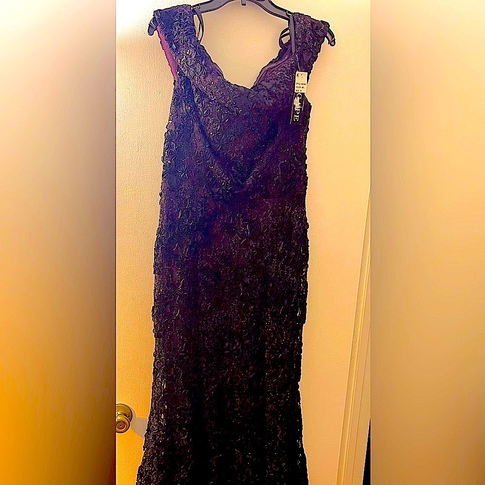 Xscape black with a tinge of purple lovely evening dress size 14…